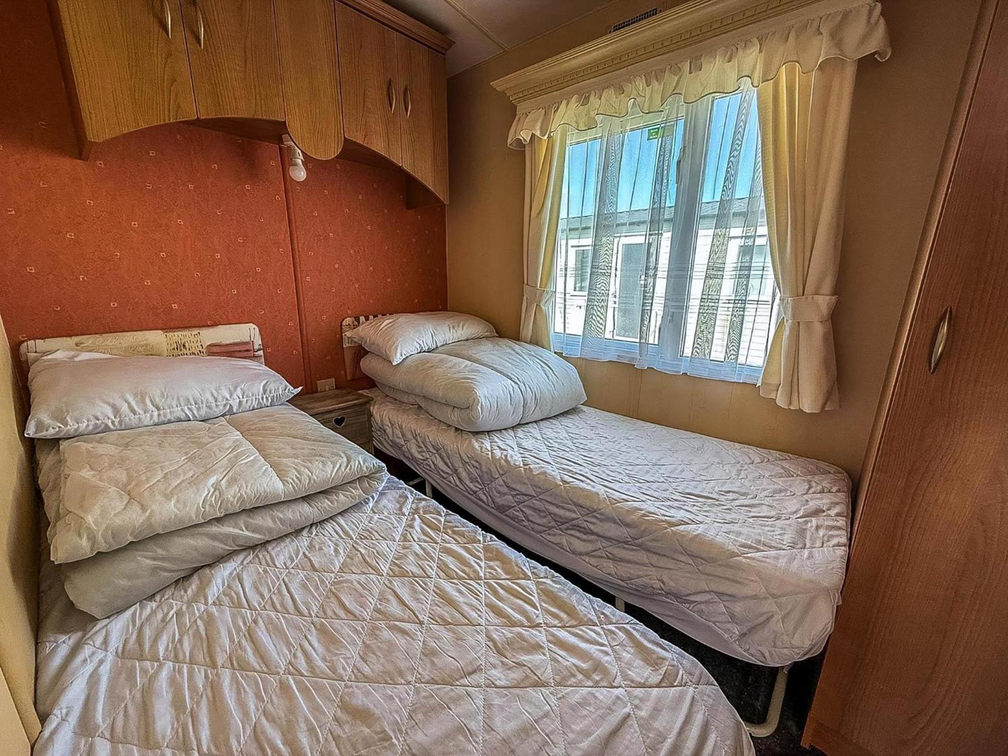Superb Caravan By The Seaside In Kessingland, Suffolk Ref 90040Sg Benacre Exterior photo